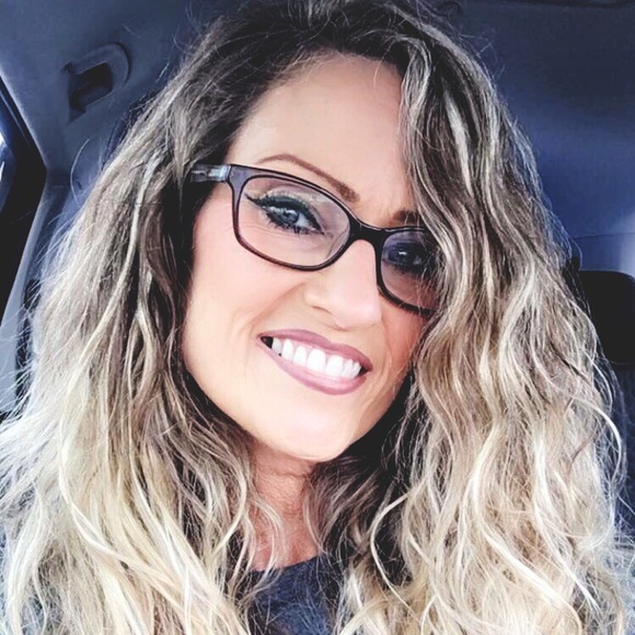 Meet your Posher, Mitzi - Picture 2 of 3